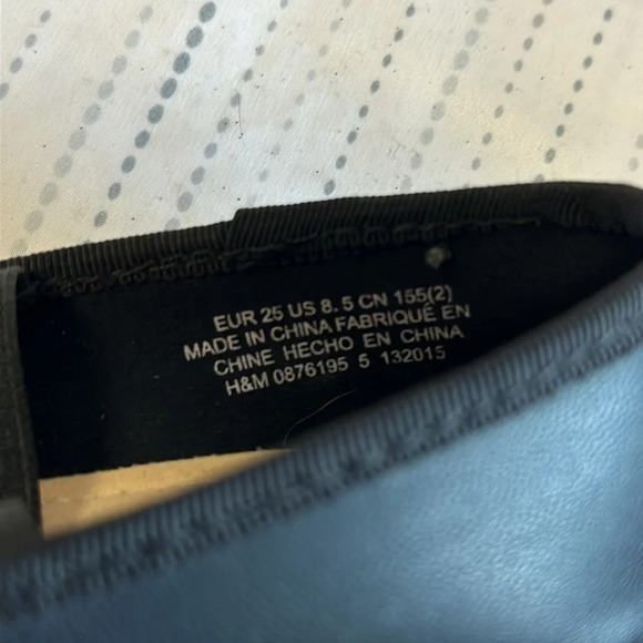 H&M - NWOT - Black Ballet Flats. Size 8.5 - Picture 2 of 7